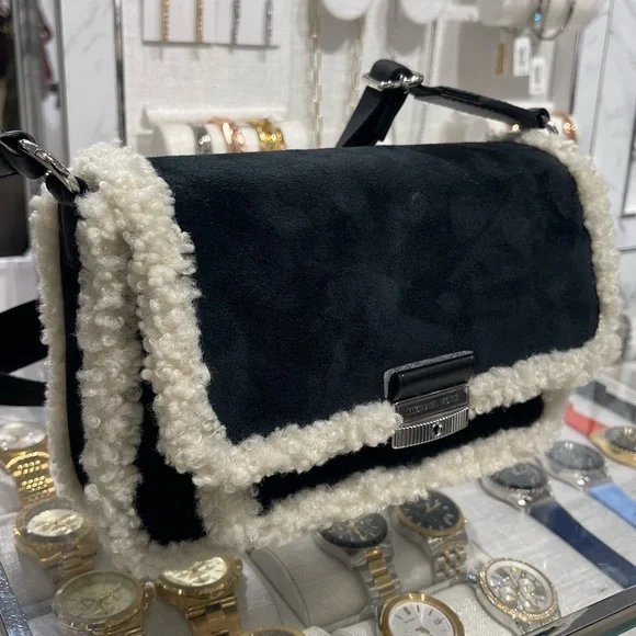 MICHAEL KORS Bradshaw Medium Suede and Faux Shearling Messenger Bag
Black
NWT - Picture 10 of 16